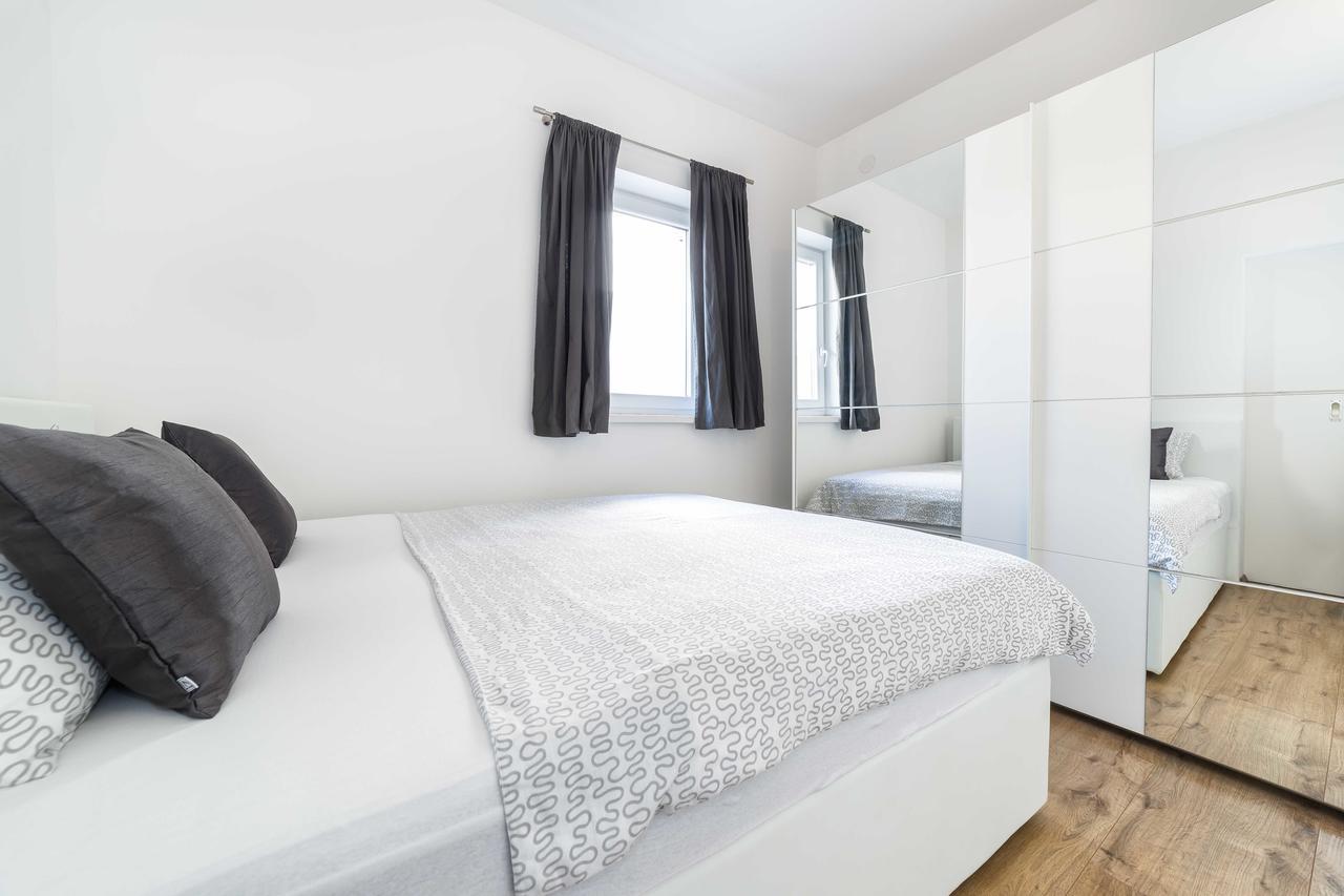 Apartments Tonka Centar Vodice Ngoại thất bức ảnh